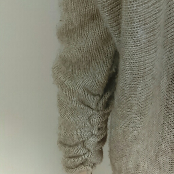 Free People Sexy Sweater. - Picture 3 of 4